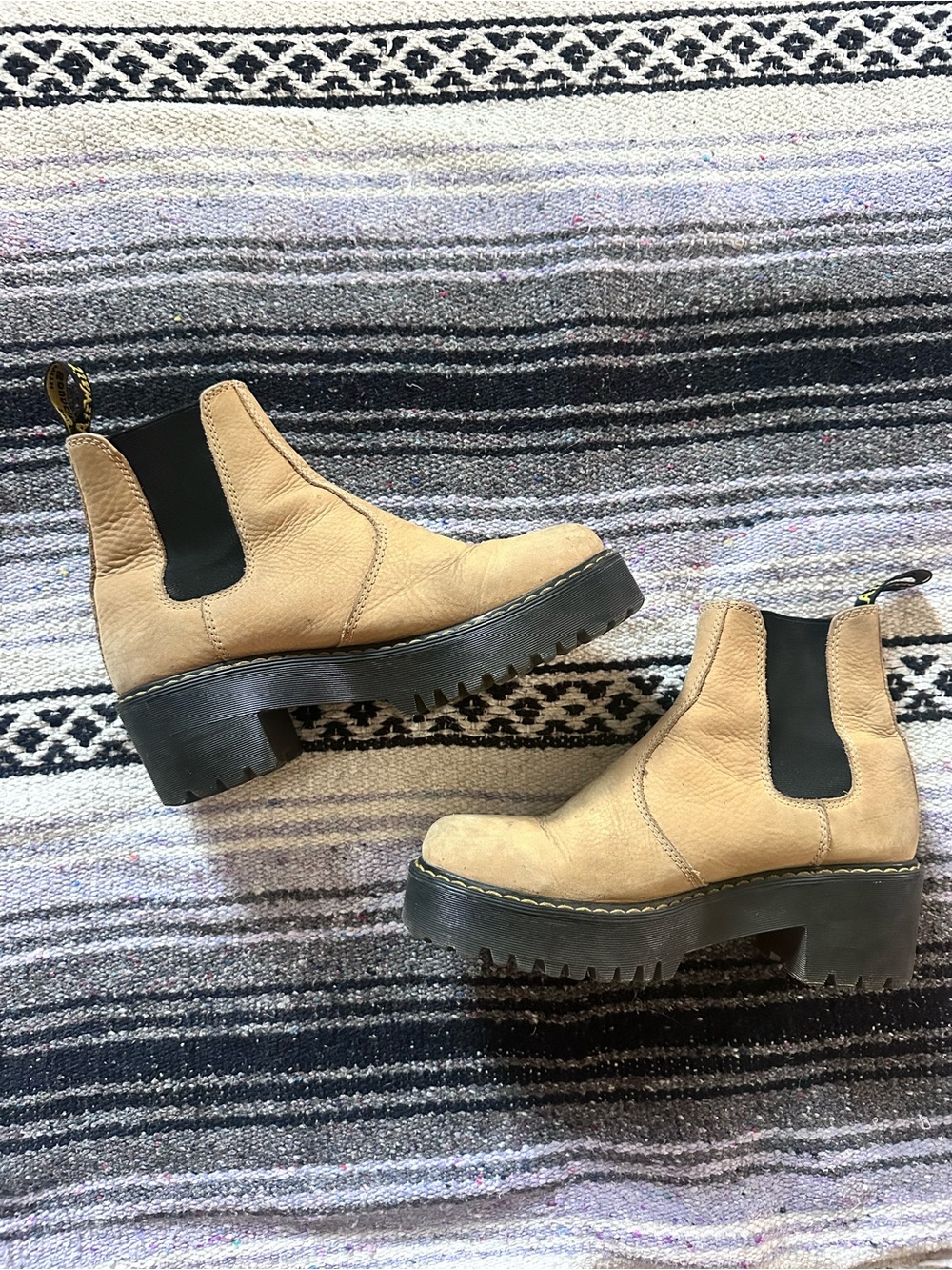 dr. martens rometty nubuck platform chelsea boots sand size 9